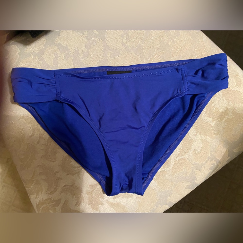 Apt.9 swim bikini bottoms size medium.